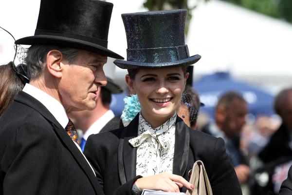 Mischa Barton - Epsom Derby in Epsom, England, June 2, 2012