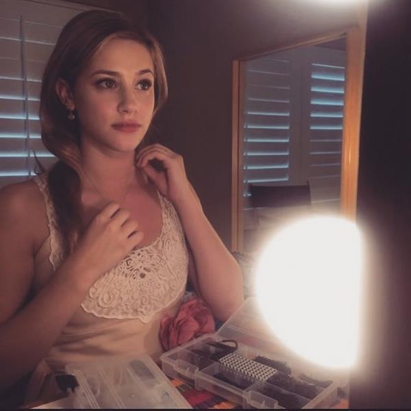 Lili Reinhart