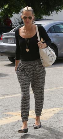 Molly Sims - Heads to the doctor's office for an appointment in West Hollywood (17.05.2013) 