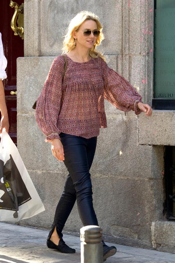 Naomi Watts Shopping in Madrid - October 8, 2012 