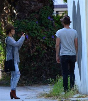 Nikki Reed spotted in ripped jeans in Venice (05.06.2013) 
