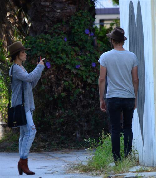 Nikki Reed Pictures Nikki Reed spotted in ripped jeans in Venice (05.06.2013)