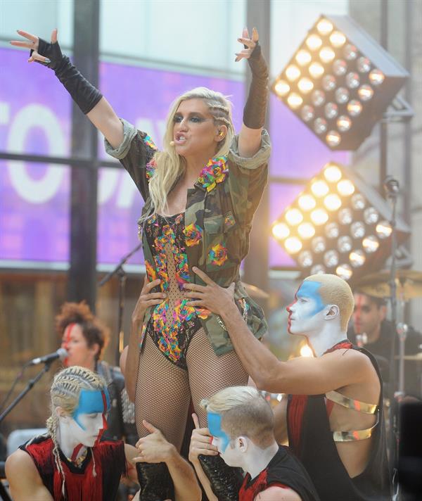 Kesha Performs on the Today Show in New York City (November 20, 2012) 