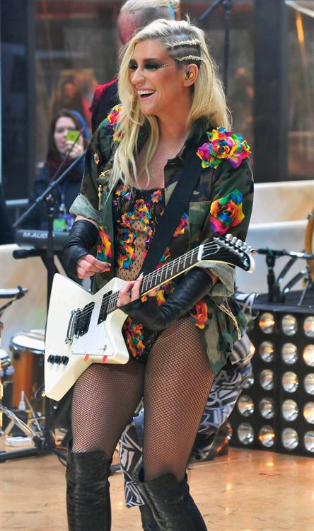 Kesha Performs on the Today Show in New York City (November 20, 2012) 