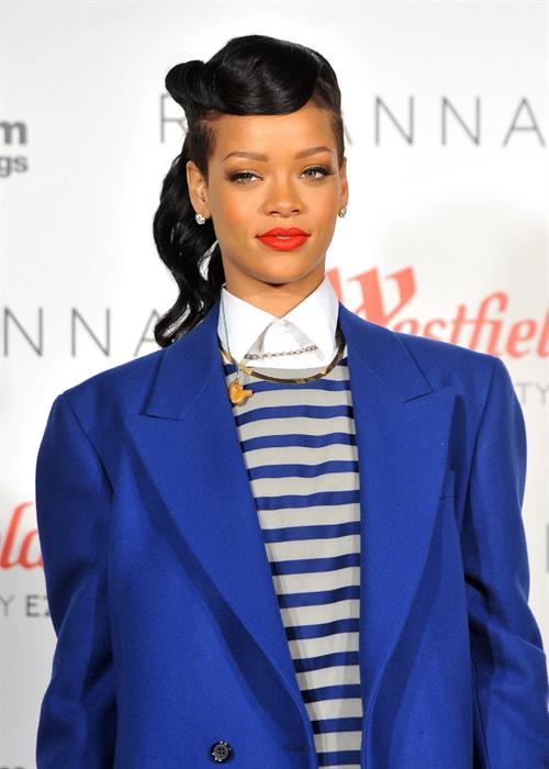 Rihanna Westfield Stratford Lights London Switch On (November 19, 2012) 
