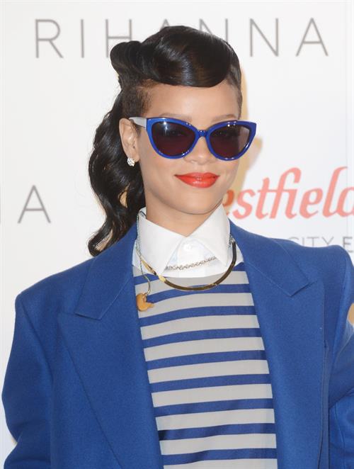 Rihanna Westfield Stratford Lights London Switch On (November 19, 2012) 
