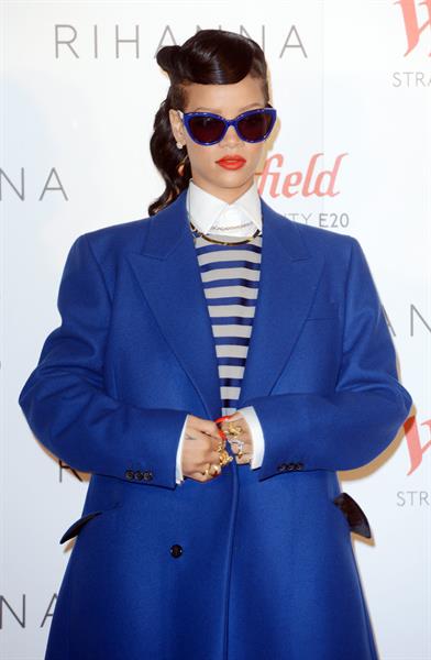 Rihanna Westfield Stratford Lights London Switch On (November 19, 2012) 