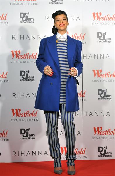 Rihanna Westfield Stratford Lights London Switch On (November 19, 2012) 