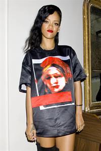 Rihanna backstage/performing during 777 Tour in Paris 11/17/12 