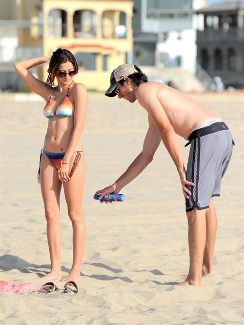 Noureen DeWulf Bikini Pictures Noureen DeWulf bikini candids at Redondo Beach 10/8/12