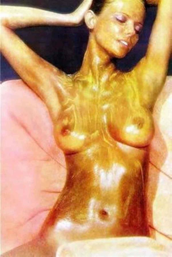 Cheryl Tiegs - breasts