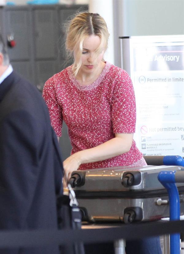 Rachel McAdams - Departs on a flight at LAX airport - August 9, 2012