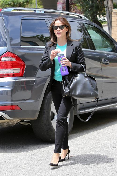Reese Witherspoon Spotted running errands in Los Angeles (May 7, 2013) 