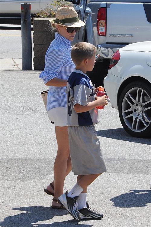 Reese Witherspoon Plays football with husband in Los Angeles (May 11, 2013) 