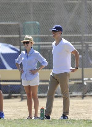 Reese Witherspoon Plays football with husband in Los Angeles (May 11, 2013) 