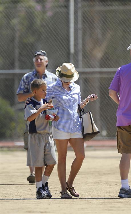 Reese Witherspoon Plays football with husband in Los Angeles (May 11, 2013) 