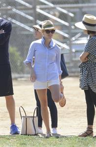 Reese Witherspoon Plays football with husband in Los Angeles (May 11, 2013) 