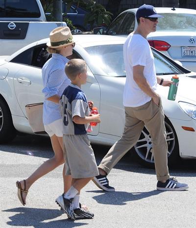 Reese Witherspoon Plays football with husband in Los Angeles (May 11, 2013) 