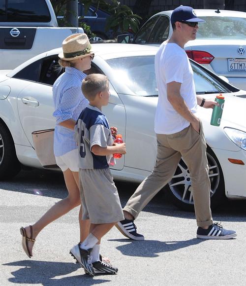 Reese Witherspoon Plays football with husband in Los Angeles (May 11, 2013) 