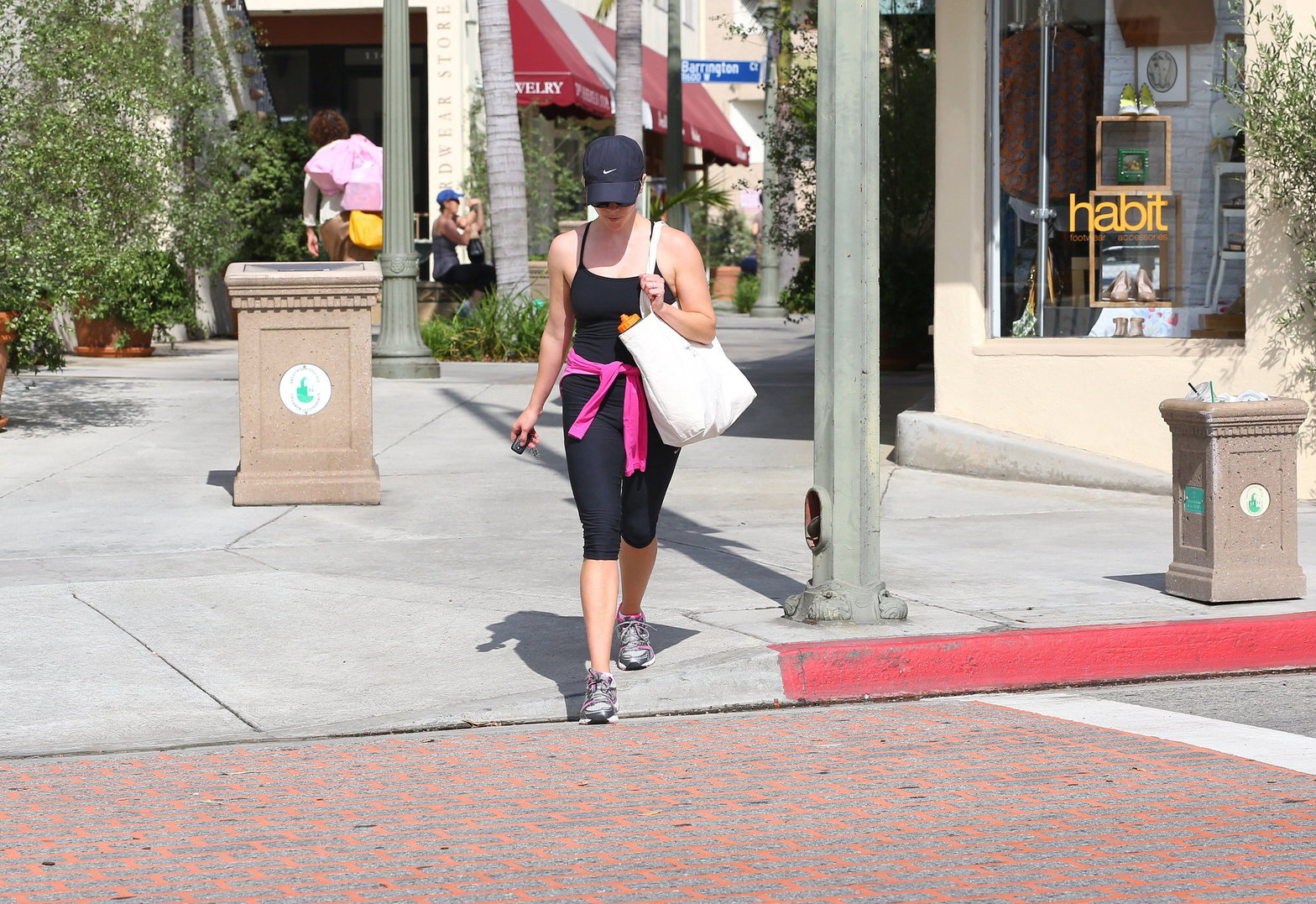 Reese Witherspoon on her way to the gym in Brentwood on May 30, 2013