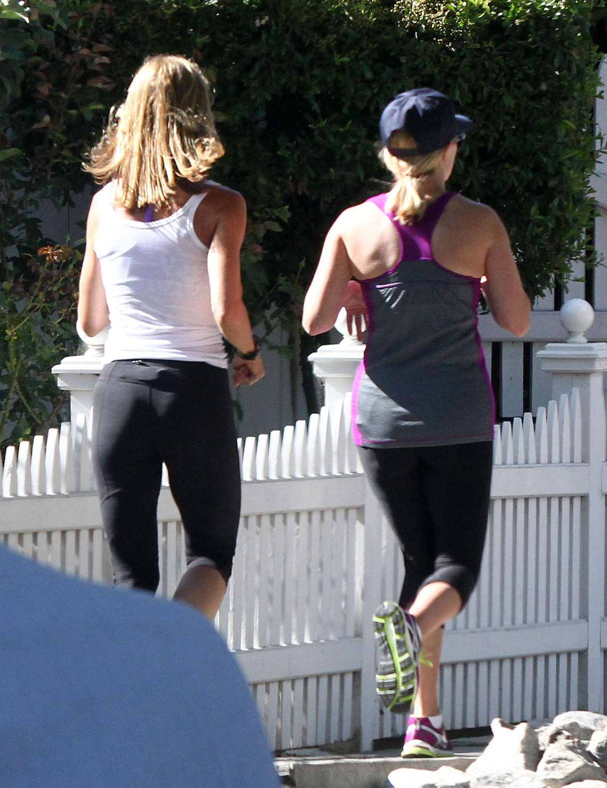 Reese Witherspoon - Jogs with a friend in Brentwood (29.05.2013) 
