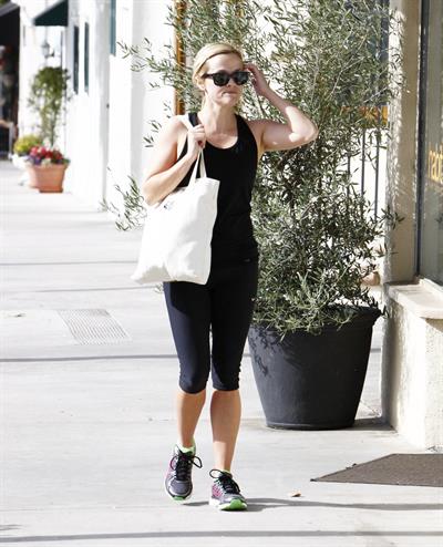Reese Witherspoon - Heads to Kinetic Cycling for workout in Brentwood (21.06.2013) 