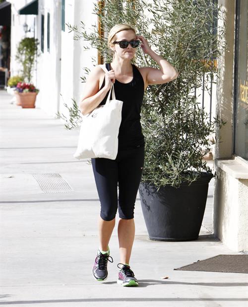 Reese Witherspoon - Heads to Kinetic Cycling for workout in Brentwood (21.06.2013) 