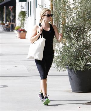 Reese Witherspoon - Heads to Kinetic Cycling for workout in Brentwood (21.06.2013) 