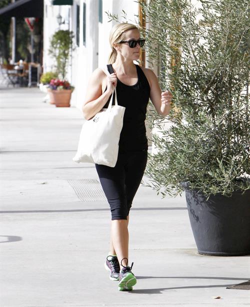 Reese Witherspoon - Heads to Kinetic Cycling for workout in Brentwood (21.06.2013) 