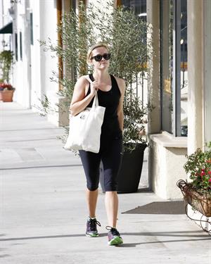 Reese Witherspoon - Heads to Kinetic Cycling for workout in Brentwood (21.06.2013) 