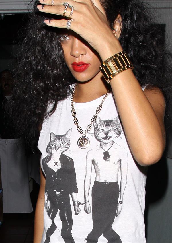Rihanna - Leaves il Ristorante di Giorgio Baldi in Santa Monica 22.8.2012