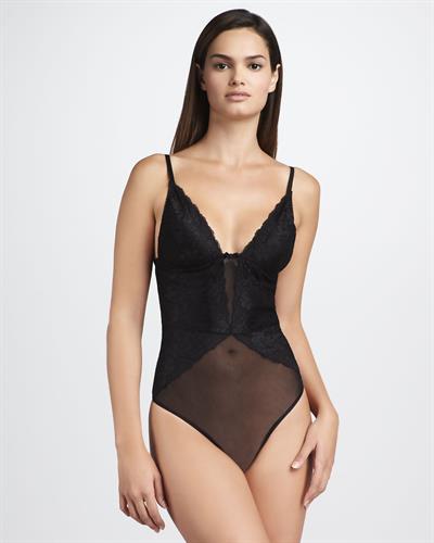 Lisalla Montenegro in lingerie