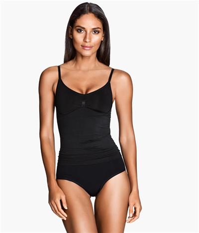 Emanuela de Paula in lingerie