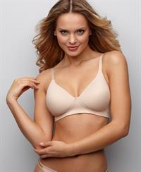 Elisandra Tomacheski in lingerie