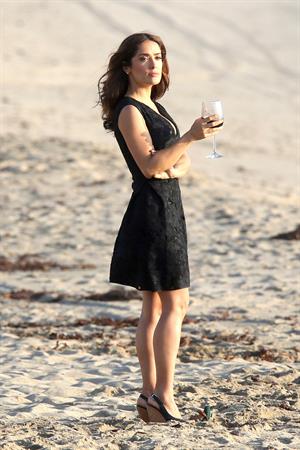 Salma Hayek on the “How to Make Love Like an Englishman” set candids in Los Angeles, November 4, 2013 