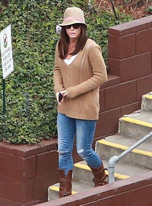 Sandra Bullock - Afternoon school run in Los Angeles (20.02.2013) 
