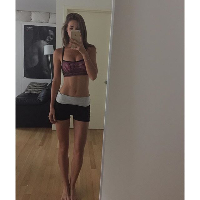 Robin Holzken taking a selfie