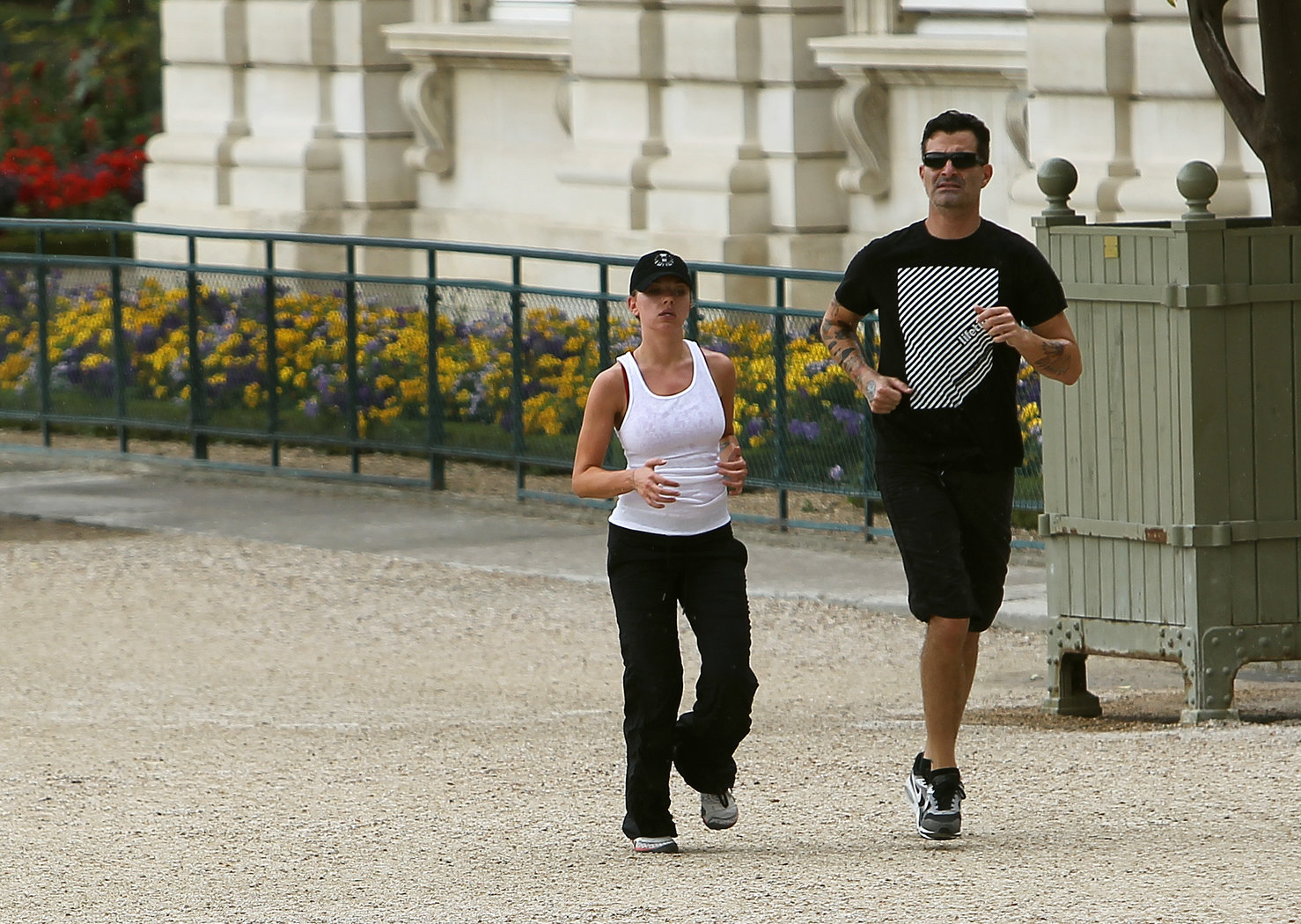 Scarlett Johansson Pictures Scarlett Johansson - Jogging in the Jardin du Luxembourg in Paris on August 20, 2012