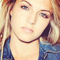 Lauren Mariee taking a selfie