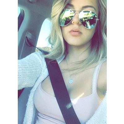 Lauren Mariee taking a selfie