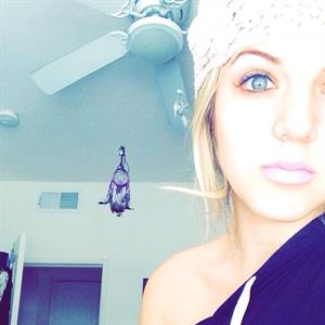 Lauren Mariee taking a selfie