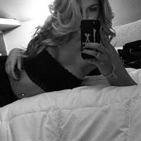 Lauren Mariee taking a selfie