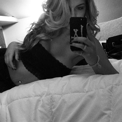 Lauren Mariee taking a selfie