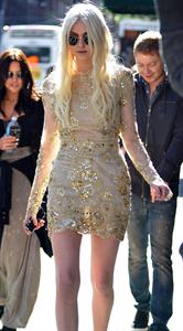 Taylor Momsen On Set of 'Gossip Girl' in New York City (10/16/12) 