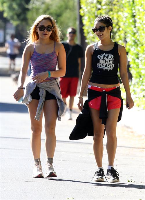 Vanessa Hudgens out and about in Studio City 10/29/12 Gal Number : 20121109182701775e-20
