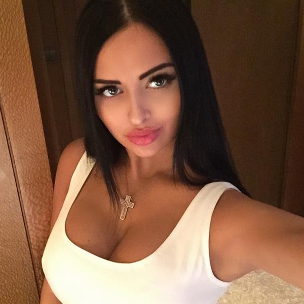 Nita Kuzmina taking a selfie