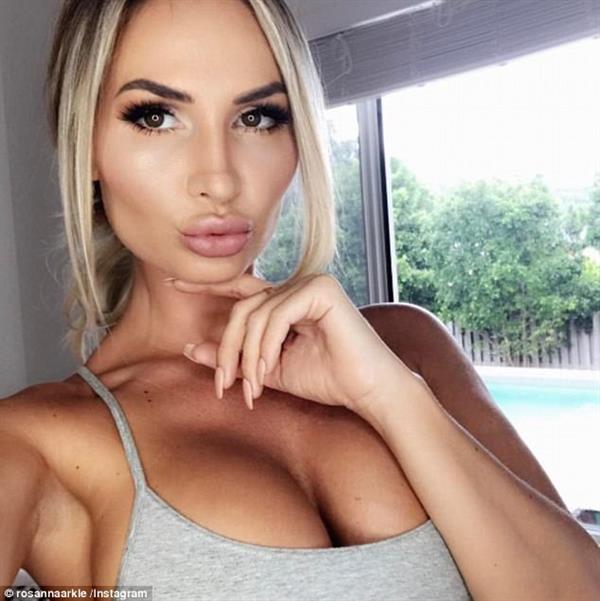 Rosanna Arkle taking a selfie