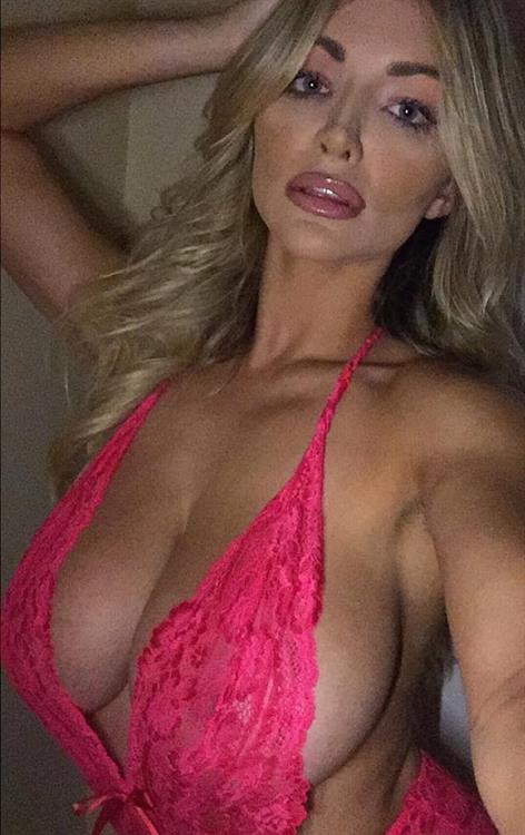 Lindsey Pelas in lingerie taking a selfie