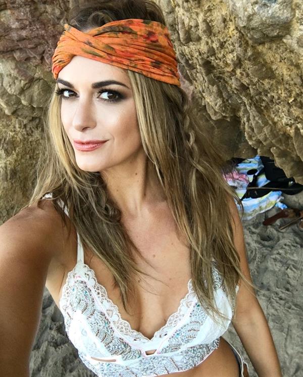 Jena Sims taking a selfie