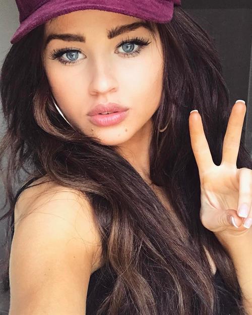 Rosie Mac taking a selfie